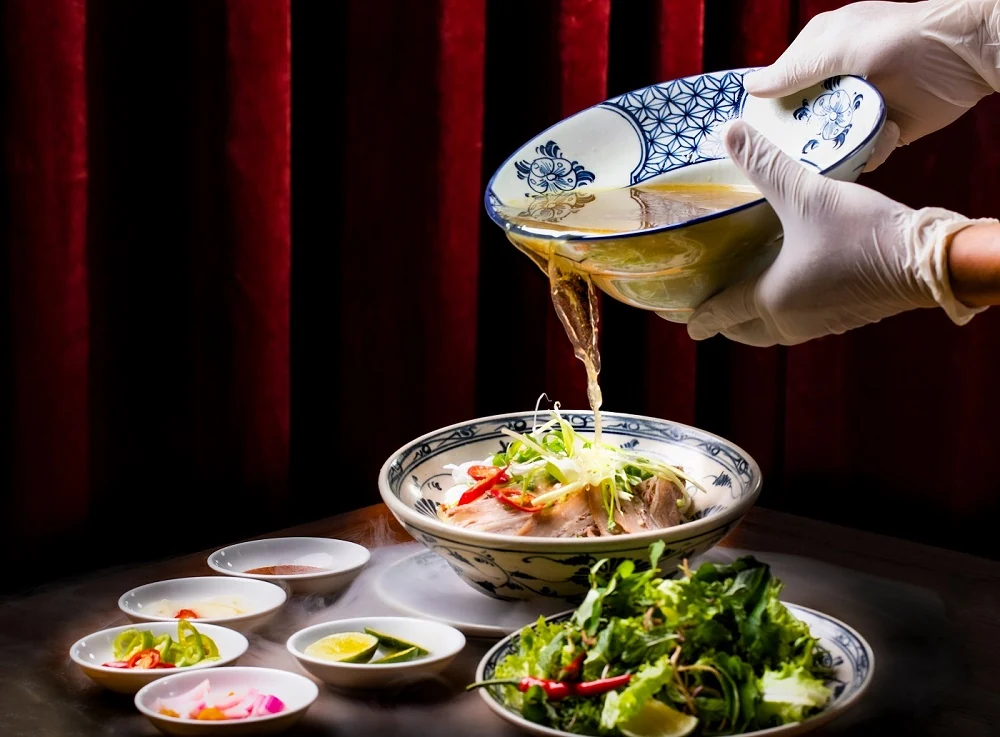 Nghệ nhân ẩm thực Ánh Tuyết: “Không phải cứ ngồi vào bàn ghế mạ vàng là có sao Michelin”