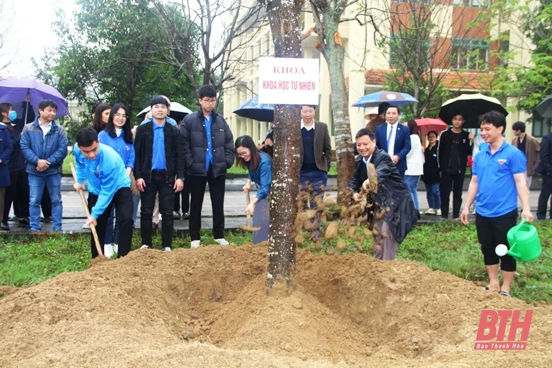 Trường Đại học Hồng Đức phát động “Tết trồng cây đời đời nhớ ơn Bác Hồ”