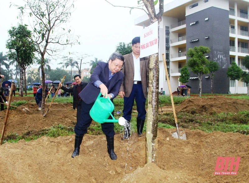 Trường Đại học Hồng Đức phát động “Tết trồng cây đời đời nhớ ơn Bác Hồ”