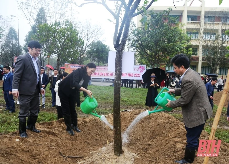 Trường Đại học Hồng Đức phát động “Tết trồng cây đời đời nhớ ơn Bác Hồ”