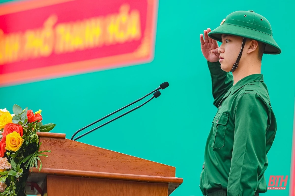 Hình ảnh xúc động trong ngày giao nhận quân tại TP Thanh Hóa