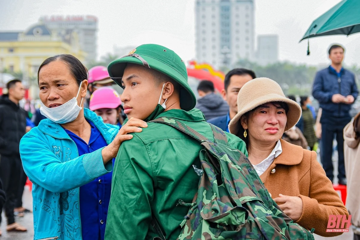 Hình ảnh xúc động trong ngày giao nhận quân tại TP Thanh Hóa