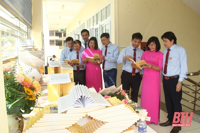 Giới thiệu cuốn sách “Giáo dục truyền thống lịch sử Đảng bộ TP Thanh Hóa”