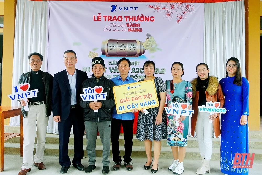 VNPT Thanh Hóa trao giải cho 3 khách hàng trúng giải đặc biệt chương trình khuyến mại “ Tết nhận Vàng cho năm mới Sang ”