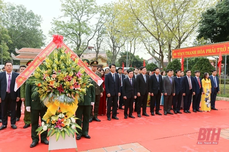 Đoàn đại biểu tỉnh Thanh Hóa dâng hương tại Khu tưởng niệm Bác Hồ, xã Yên Trường (Yên Định)