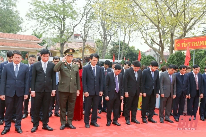 Đoàn đại biểu tỉnh Thanh Hóa dâng hương tại Khu tưởng niệm Bác Hồ, xã Yên Trường (Yên Định)