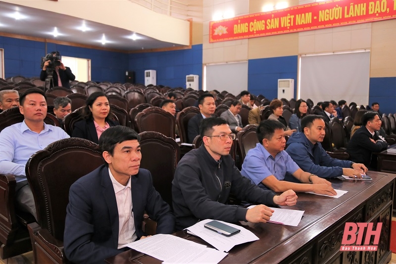 Đoàn ĐBQH tỉnh tiếp xúc cử tri huyện Ngọc Lặc theo chuyên đề về Dự thảo Luật Đất đai (sửa đổi)