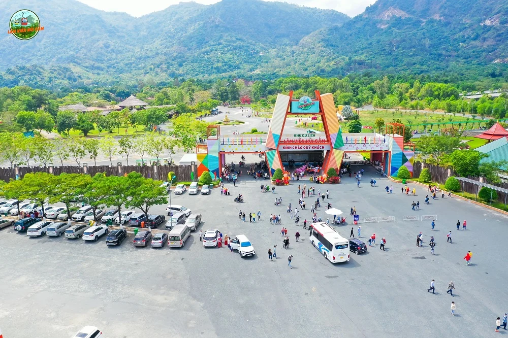 “Choáng” với thế giới rau rừng Núi Cấm