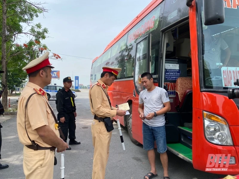 Kiểm tra, xử lý hơn 5.800 trường hợp vi phạm quy định an toàn giao thông đường bộ trong tháng 2-2023