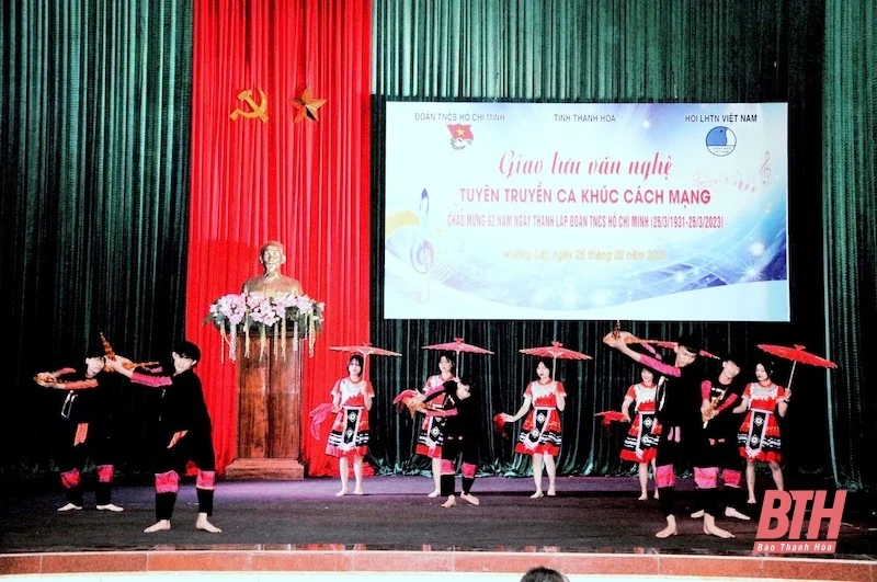 Mường Lát: Thanh niên giao lưu văn nghệ tuyên truyền ca khúc cách mạng