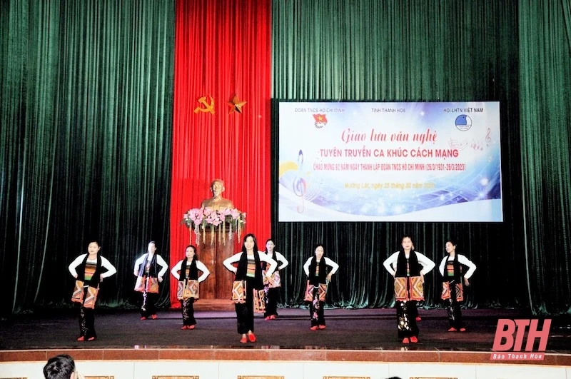 Mường Lát: Thanh niên giao lưu văn nghệ tuyên truyền ca khúc cách mạng