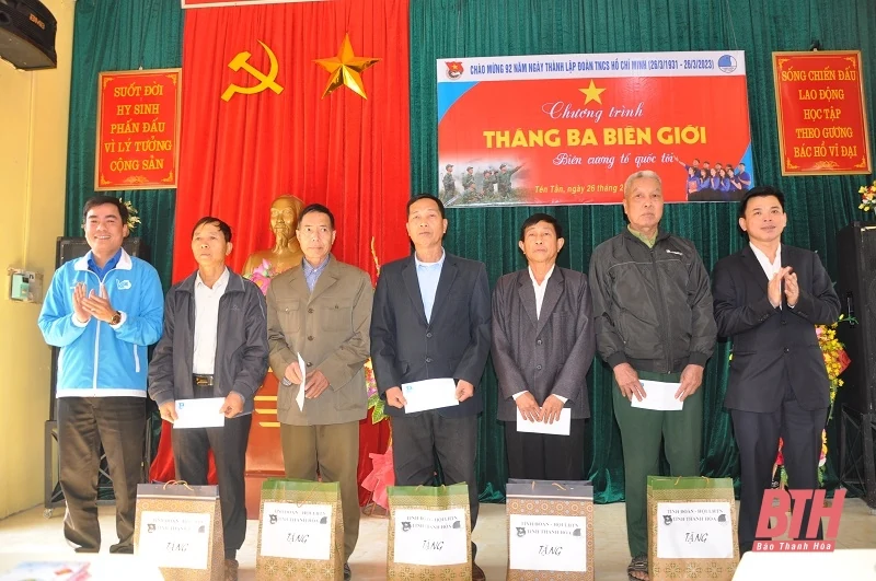 Thiết thực chương trình “Tháng ba biên giới” tại Đồn Biên phòng Cửa khẩu Tén Tằn