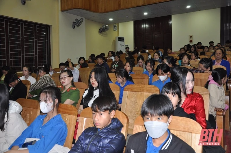 Mường Lát: Thanh niên giao lưu văn nghệ tuyên truyền ca khúc cách mạng