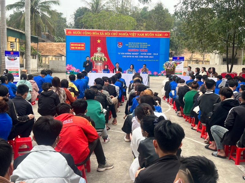 Hơn 300 đoàn viên, thanh niên huyện Như Xuân tham gia chương trình tư vấn, hướng nghiệp