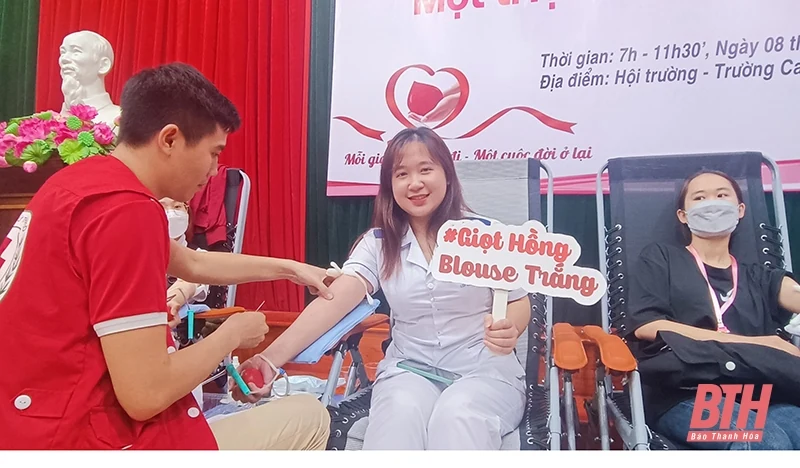 Chương trình “Giọt hồng Blouse trắng” năm 2023 tại Trường Cao đẳng Y tế Thanh Hóa