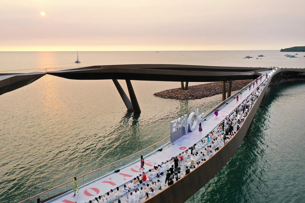 Cầu Hôn - sàn runway có “một không hai” giữa biển trời Phú Quốc 