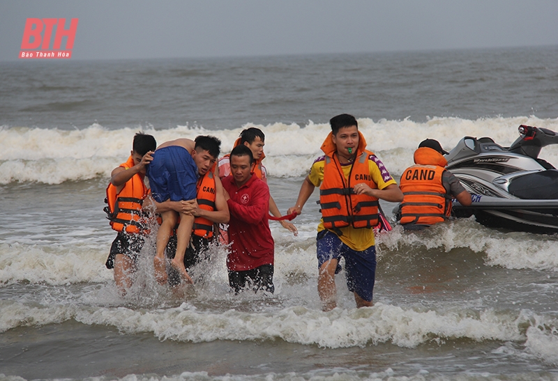Diễn tập cứu nạn, cứu hộ và sơ cấp cứu biển Sầm Sơn năm 2023