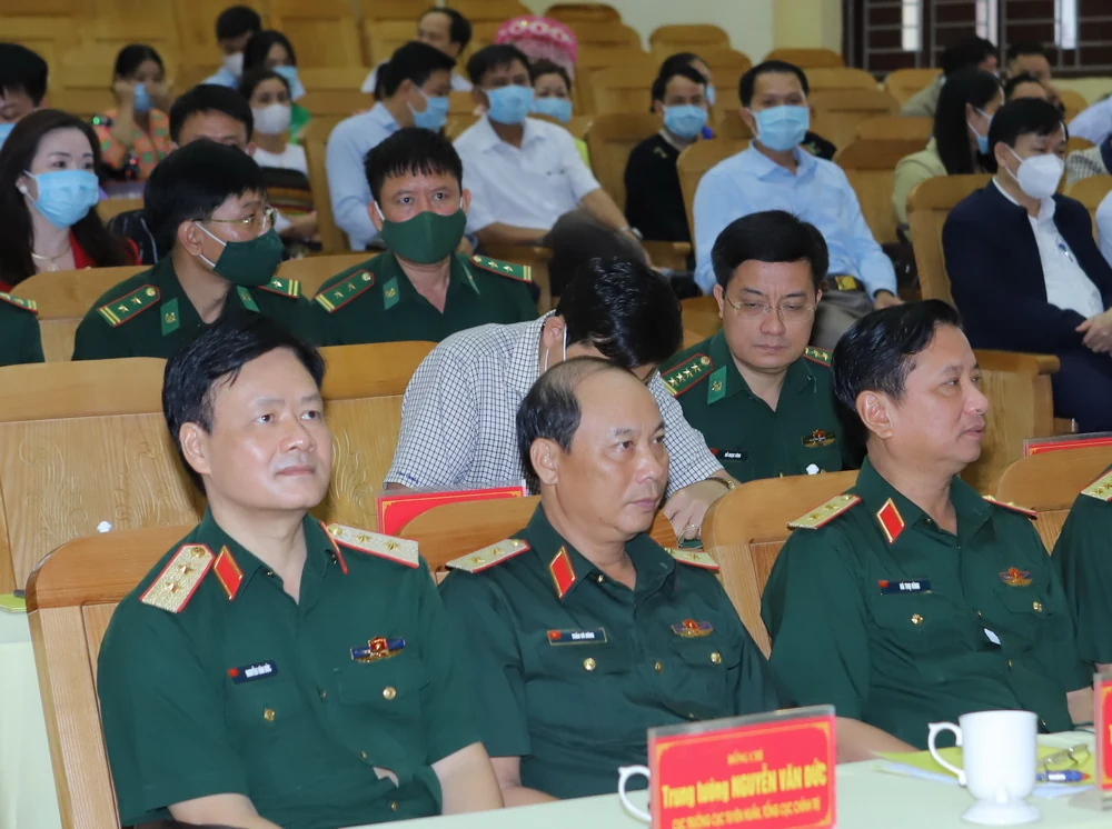 Đại tướng Lương Cường cùng đại biểu Quốc hội tiếp xúc cử tri huyện Mường Lát