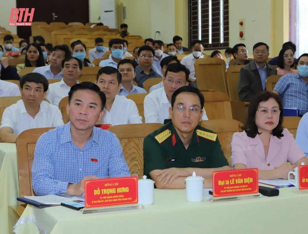Đại tướng Lương Cường cùng đại biểu Quốc hội tiếp xúc cử tri huyện Mường Lát