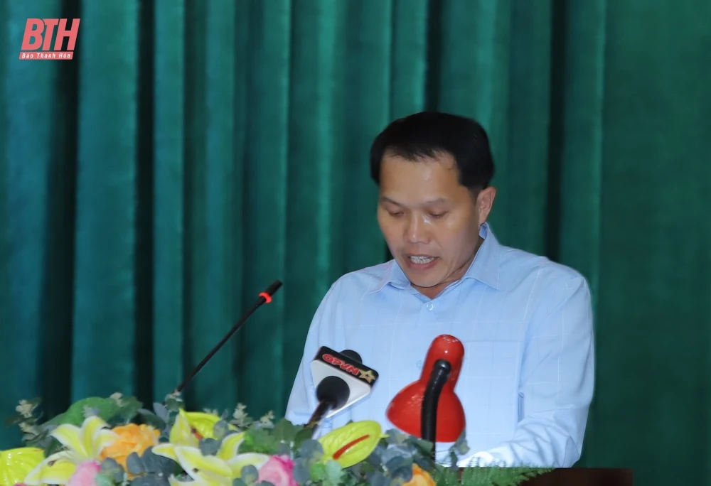 Đại tướng Lương Cường cùng đại biểu Quốc hội tiếp xúc cử tri huyện Mường Lát