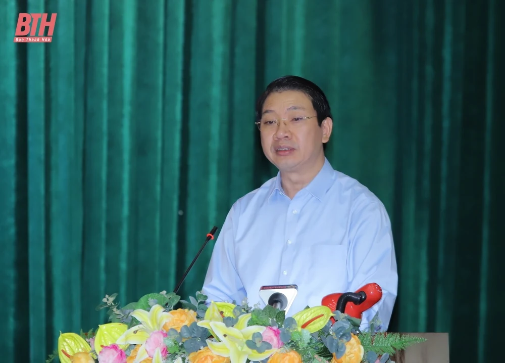 Đại tướng Lương Cường cùng đại biểu Quốc hội tiếp xúc cử tri huyện Mường Lát