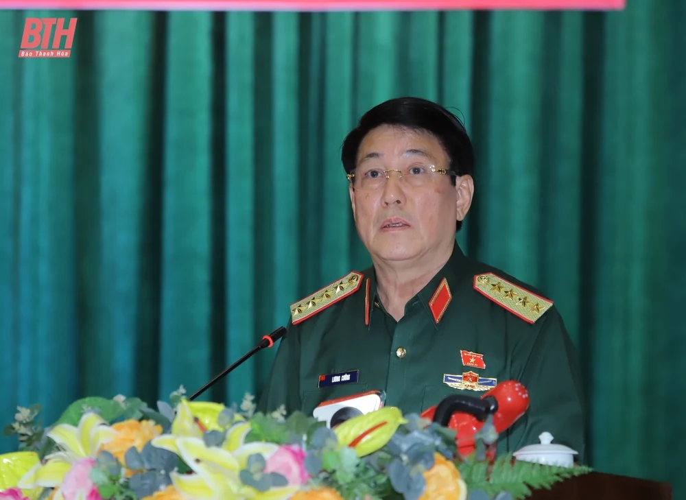 Đại tướng Lương Cường cùng đại biểu Quốc hội tiếp xúc cử tri huyện Mường Lát