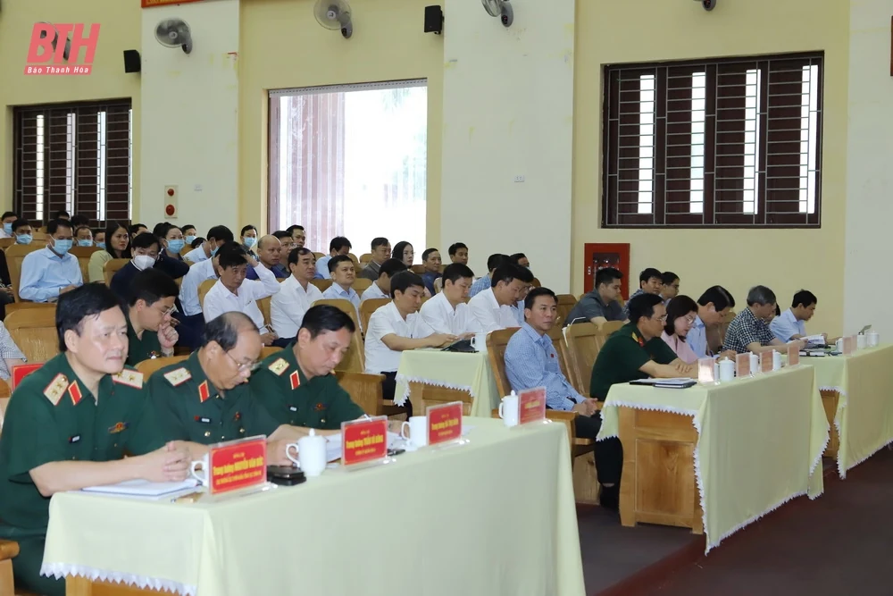Đại tướng Lương Cường cùng đại biểu Quốc hội tiếp xúc cử tri huyện Mường Lát