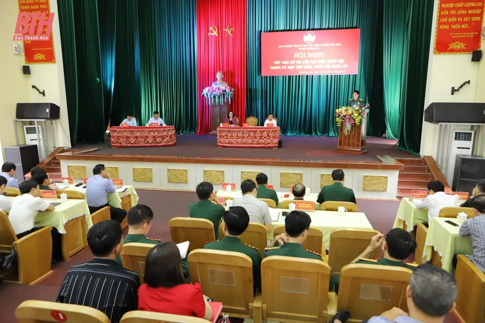 Đại tướng Lương Cường cùng đại biểu Quốc hội tiếp xúc cử tri huyện Mường Lát