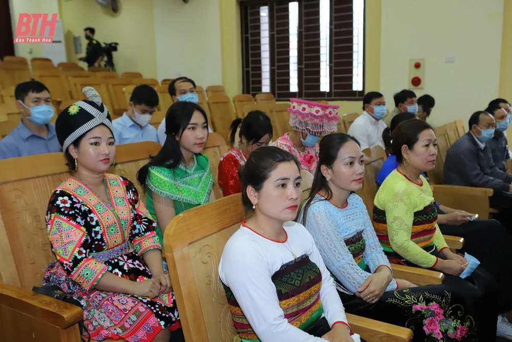 Đại tướng Lương Cường cùng đại biểu Quốc hội tiếp xúc cử tri huyện Mường Lát