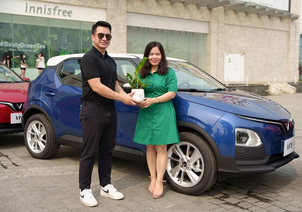 Những chiếc xe VF 5 Plus đã chính thức được bàn giao cho khách hàng