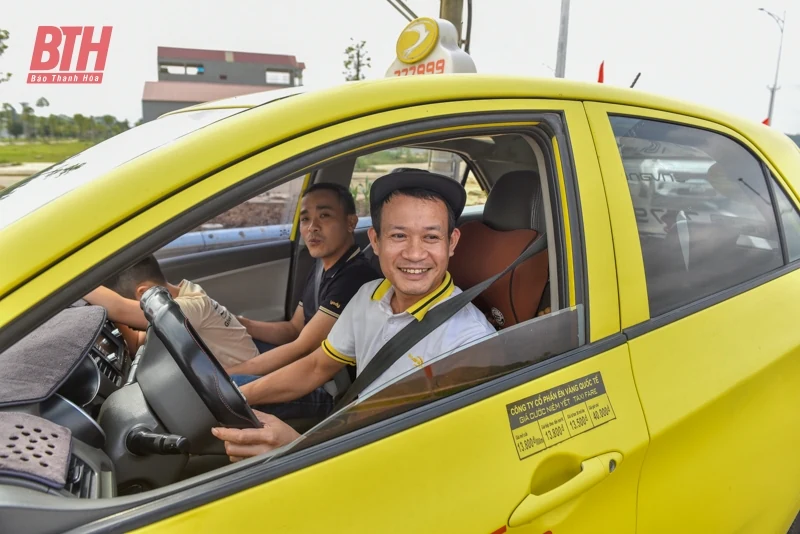 Những chuyến xe đầu tiên lăn bánh trên cao tốc Mai Sơn - Quốc lộ 45