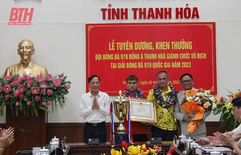 Tuyên dương, khen thưởng đội U19 Đông Á Thanh Hóa giành chức vô địch giải bóng đá U19 quốc gia năm 2023