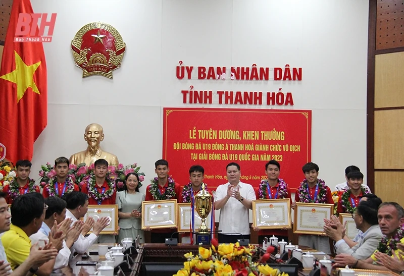 Tuyên dương, khen thưởng đội U19 Đông Á Thanh Hóa giành chức vô địch giải bóng đá U19 quốc gia năm 2023