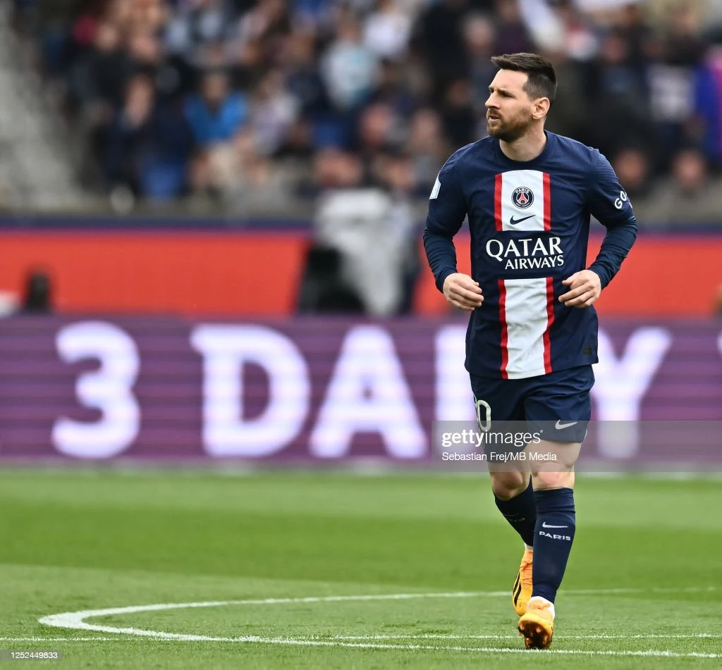 HLV Troussier: “U.22 Việt Nam không được phép sợ hãi”; Cha Messi khẳng định con trai sẽ rời PSG vào cuối mùa