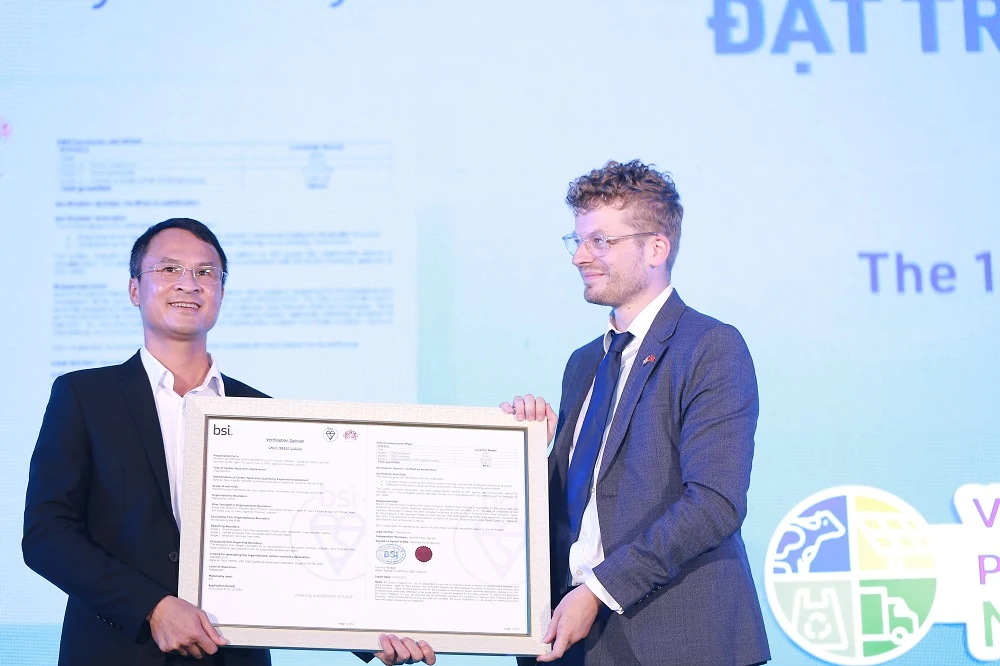 Vinamilk là công ty sữa đầu tiên tại Việt Nam có nhà máy và trang trại đạt chứng nhận trung hòa Carbon