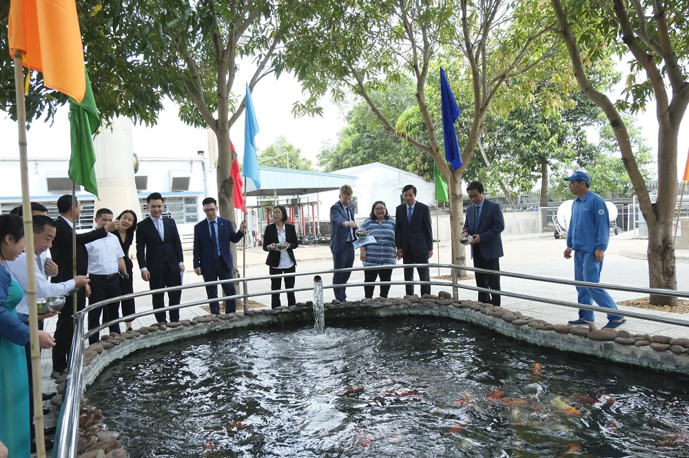 Vinamilk là công ty sữa đầu tiên tại Việt Nam có nhà máy và trang trại đạt chứng nhận trung hòa Carbon