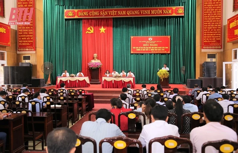Chủ tịch UBND tỉnh Đỗ Minh Tuấn và các đại biểu HĐND tỉnh tiếp xúc cử tri thị xã Nghi Sơn