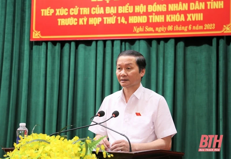 Chủ tịch UBND tỉnh Đỗ Minh Tuấn và các đại biểu HĐND tỉnh tiếp xúc cử tri thị xã Nghi Sơn