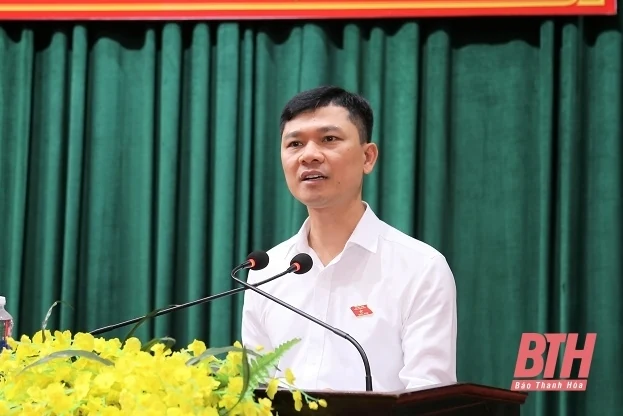 Chủ tịch UBND tỉnh Đỗ Minh Tuấn và các đại biểu HĐND tỉnh tiếp xúc cử tri thị xã Nghi Sơn