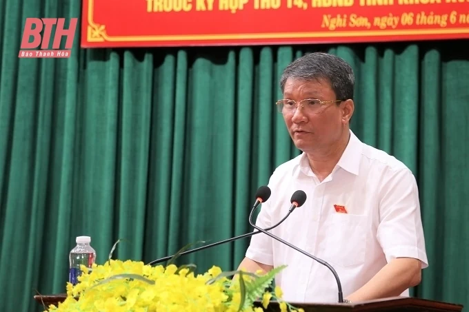 Chủ tịch UBND tỉnh Đỗ Minh Tuấn và các đại biểu HĐND tỉnh tiếp xúc cử tri thị xã Nghi Sơn