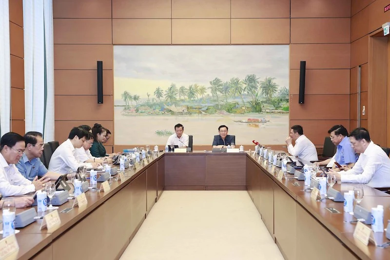 Kỳ họp thứ 5, Quốc hội khóa XV: Thảo luận về dự án Luật Căn cước công dân (sửa đổi), dự án Luật Viễn thông (sửa đổi), dự án Luật Các tổ chức tín dụng (sửa đổi) 