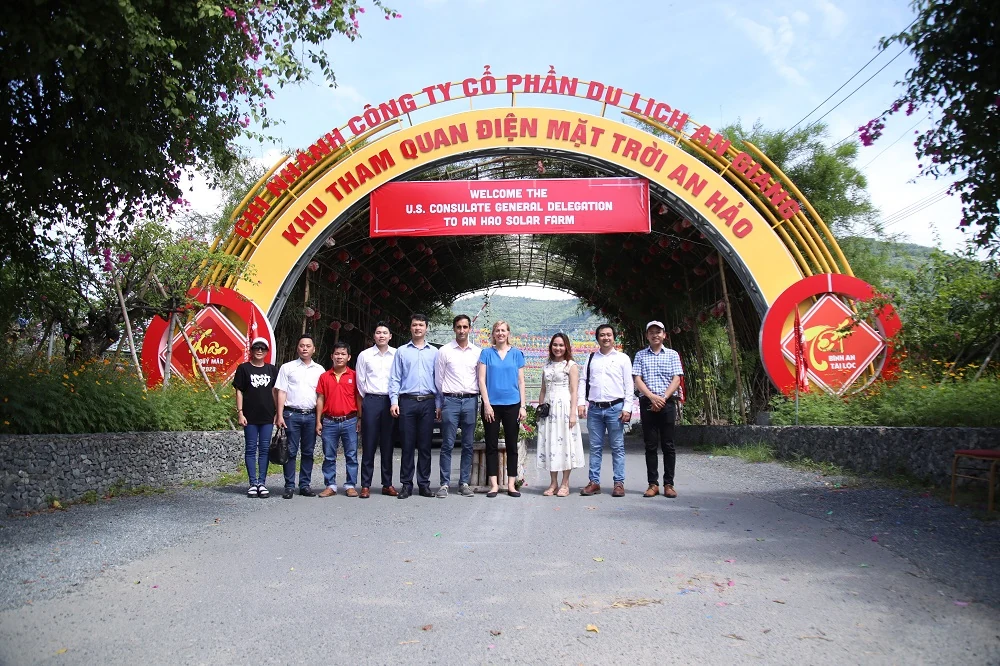 Bà Susan Burns, Tổng Lãnh sự Hoa Kỳ tại TP Hồ Chí Minh tham quan Nhà máy ĐMT An Hảo