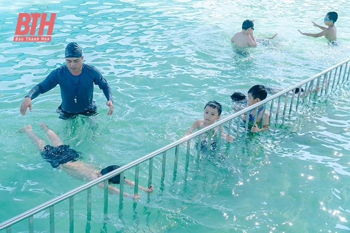 Hà Trung phát động Toàn dân tập luyện môn bơi phòng, chống đuối nước, khai mạc hè, Ngày Olympic trẻ em năm 2023