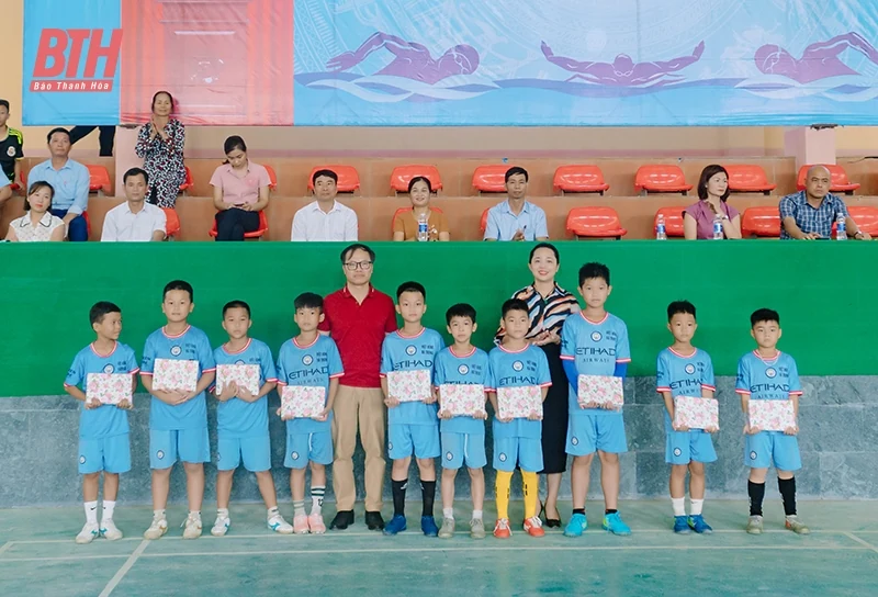Hà Trung phát động Toàn dân tập luyện môn bơi phòng, chống đuối nước, khai mạc hè, Ngày Olympic trẻ em năm 2023