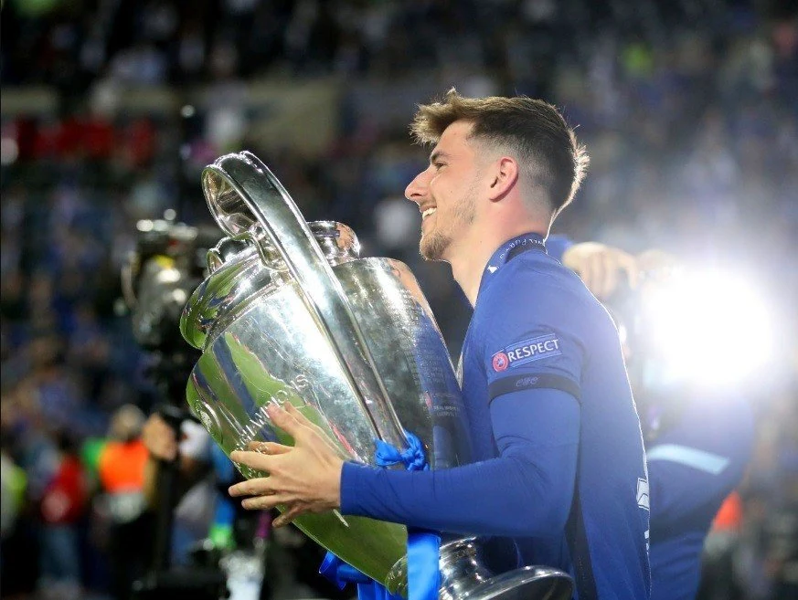 Mason Mount: Từ “con cưng” của “bố Lampard” đến “Quỷ đỏ” mới ở khu trung tuyến