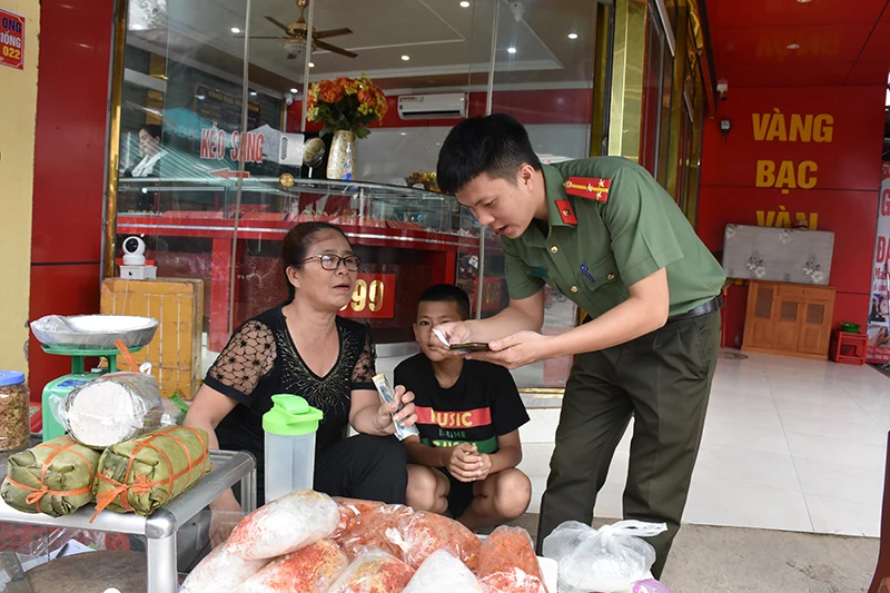 Cao điểm “nước rút” kích hoạt tài khoản định danh điện tử ở huyện miền núi Như Thanh