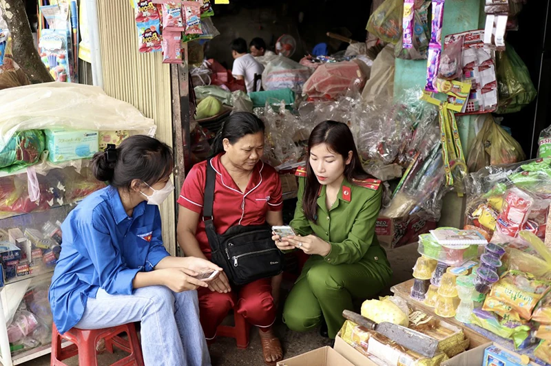 Cao điểm “nước rút” kích hoạt tài khoản định danh điện tử ở huyện miền núi Như Thanh
