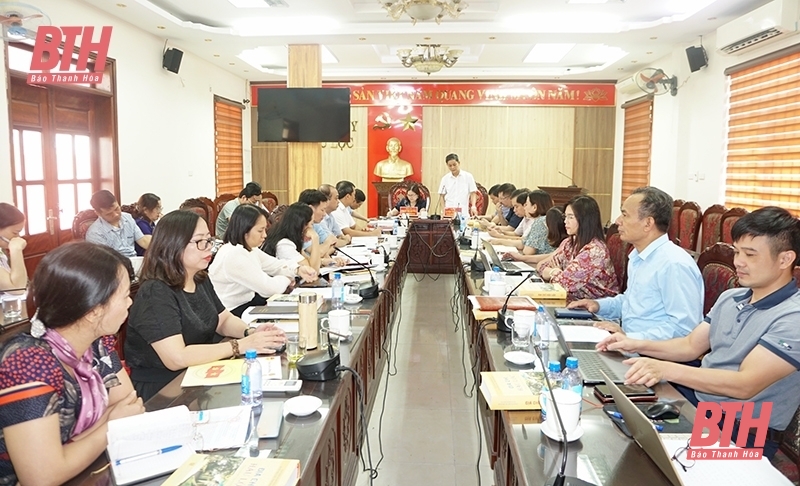Đoàn công tác Viện Lịch sử Đảng khảo sát thực tiễn xây dựng kinh tế biển ở Hậu Lộc