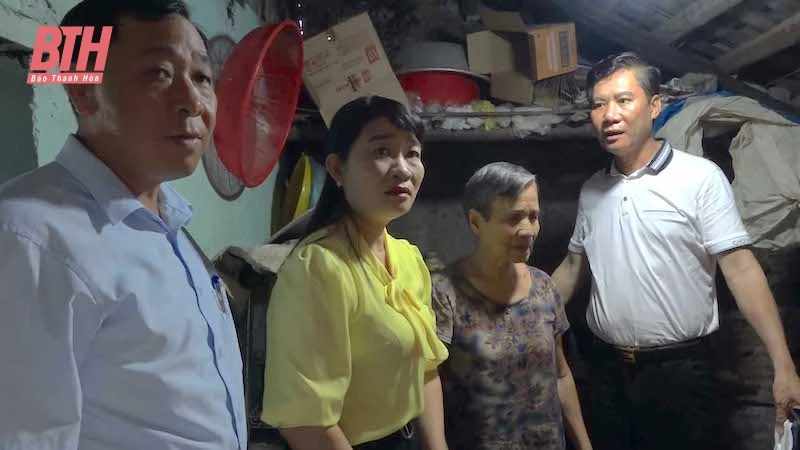 Bàn giao nhà “Đại đoàn kết” cho hộ nghèo xã Vĩnh Hưng