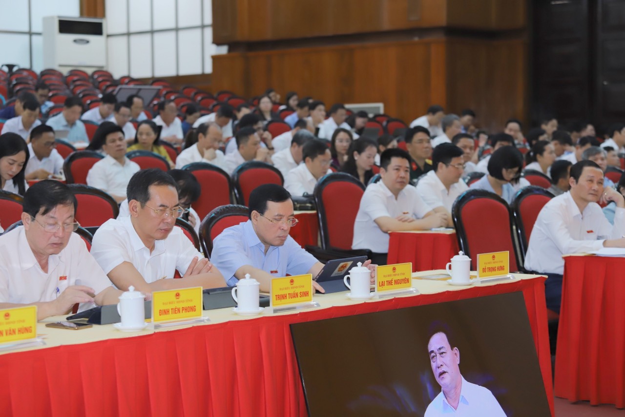 Kỳ họp thứ 14, HĐND tỉnh Thanh Hóa khóa XVIII: Các đại biểu thảo luận tại hội trường nhiều nội dung quan trọng
